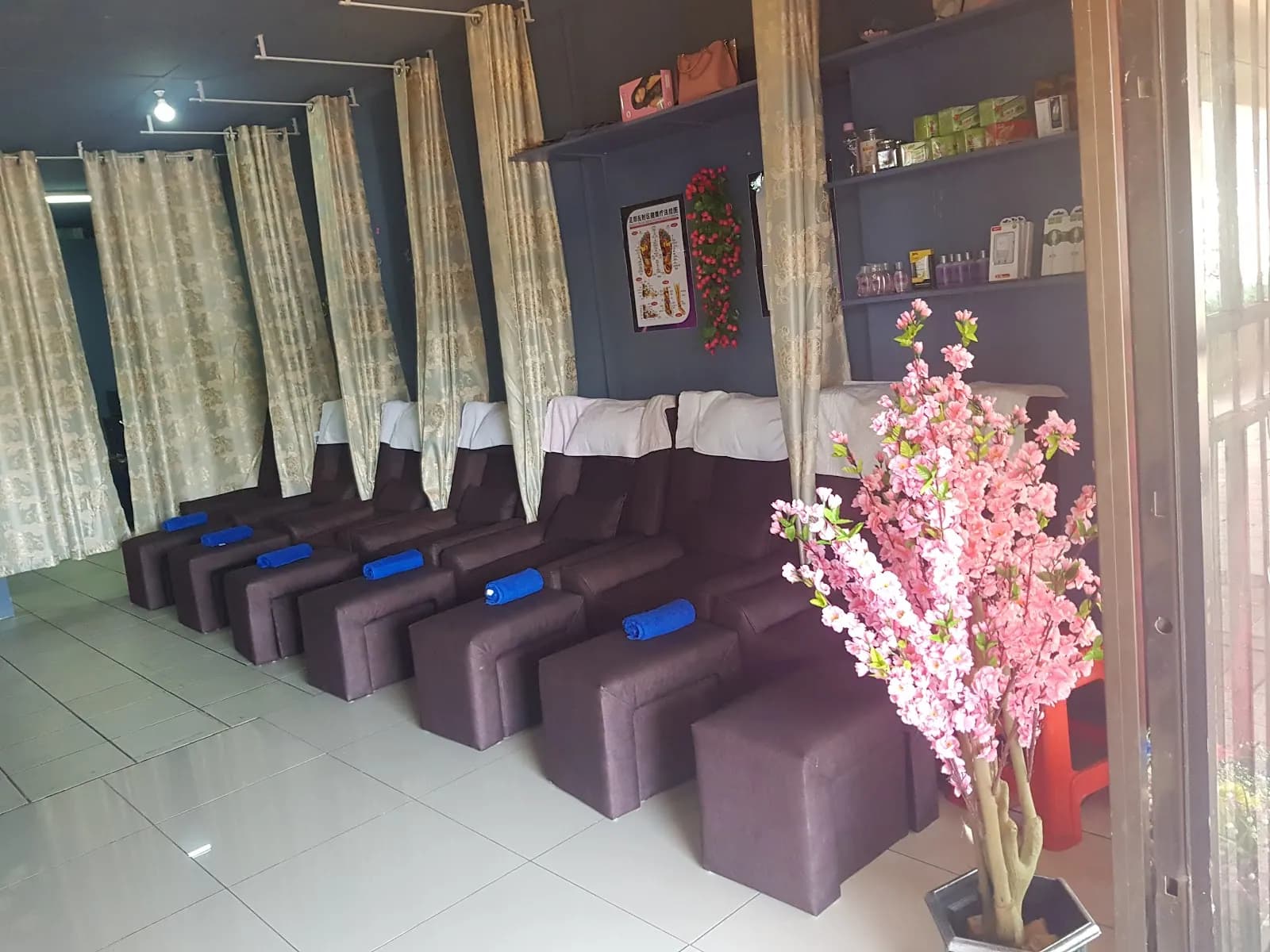 Gold L17 Foot and Body Massage Parlour