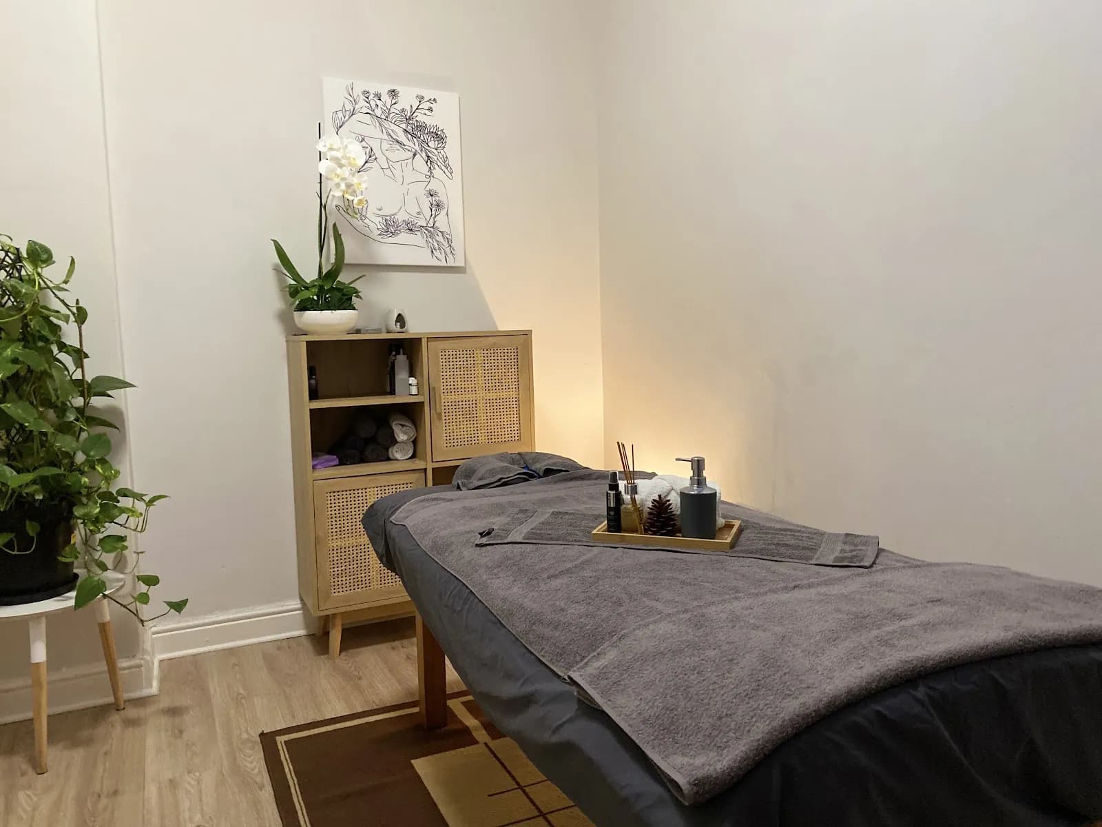 Men massage private