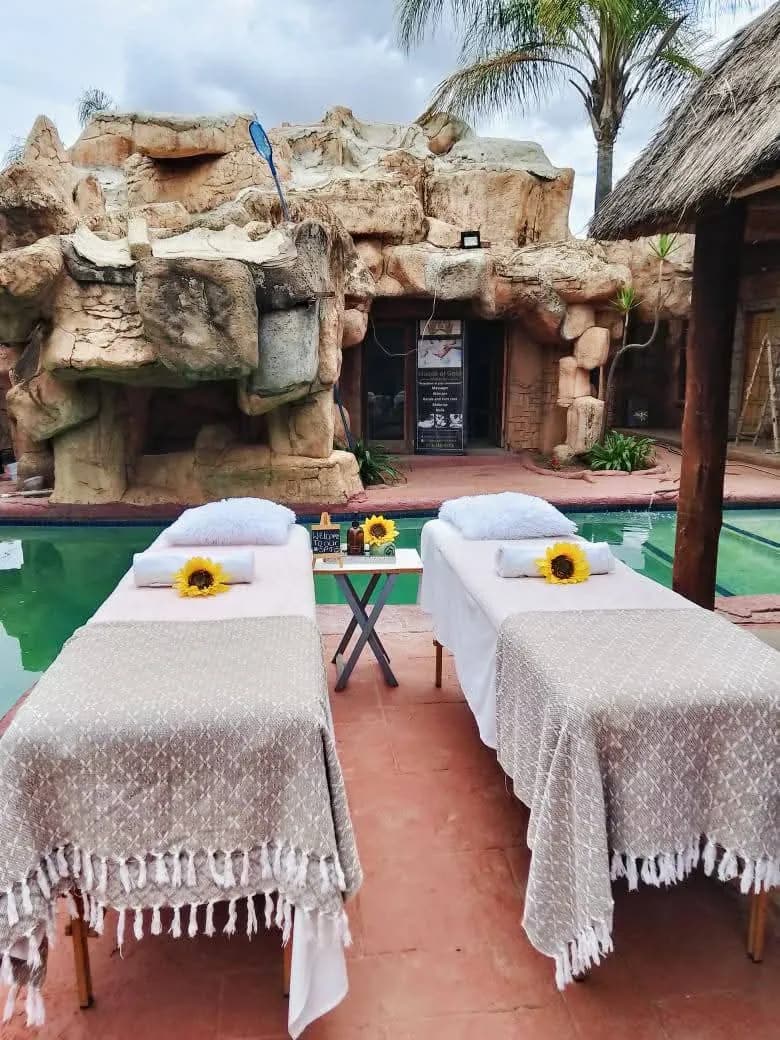 Hands of gold beauty and mobile spa