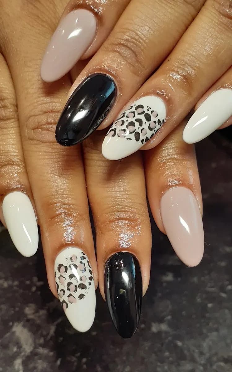 Jeni's Nail, Body & Skincare Studio