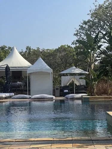 Mangwanani The Capital Hotel Zimbali