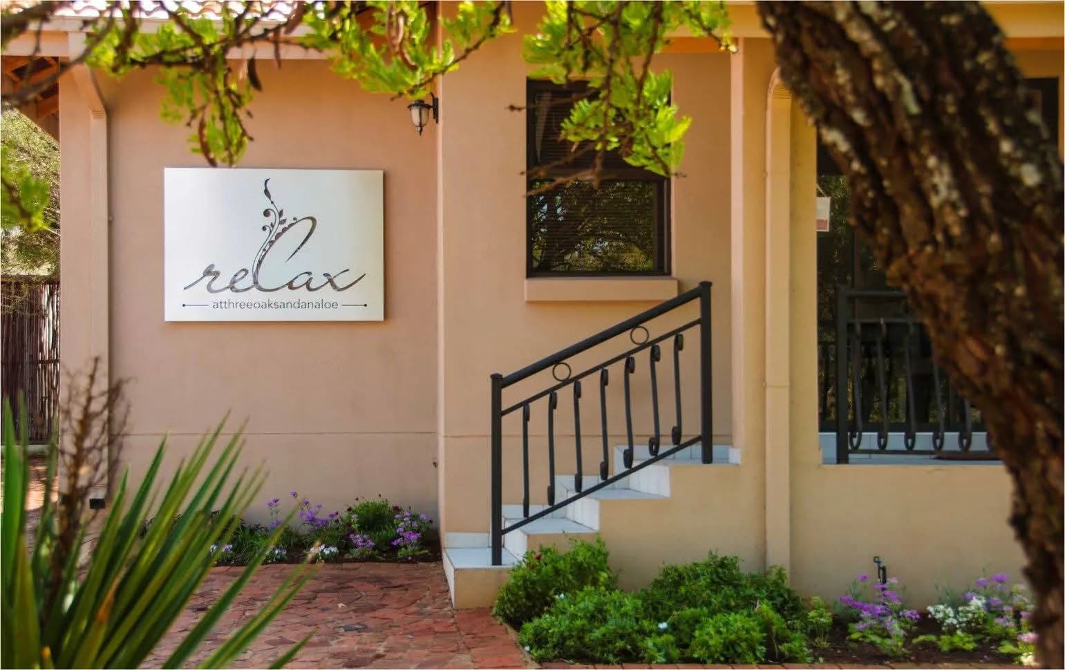 Relax at Three Oaks & an Aloe