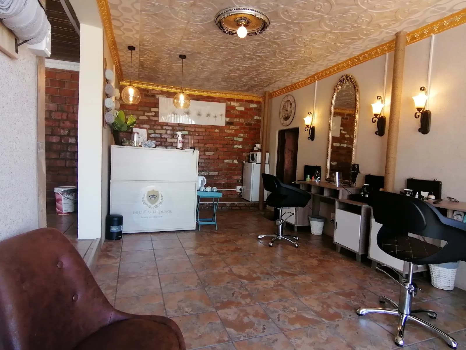 DR M BEAUTY LOUNGE & GUEST HOUSE